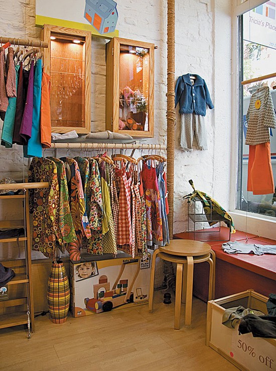 cách treo quần áo đẹp ở shop