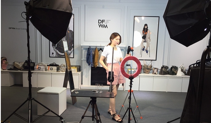 ban-quan-ao-livestream Bán quần áo livestream