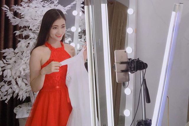Tại sao nên livestream bán quần áo