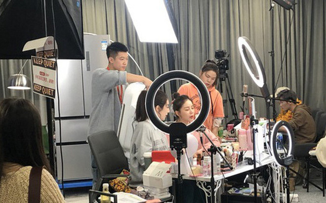 kịch bản livestream bán hàng mỹ phẩm