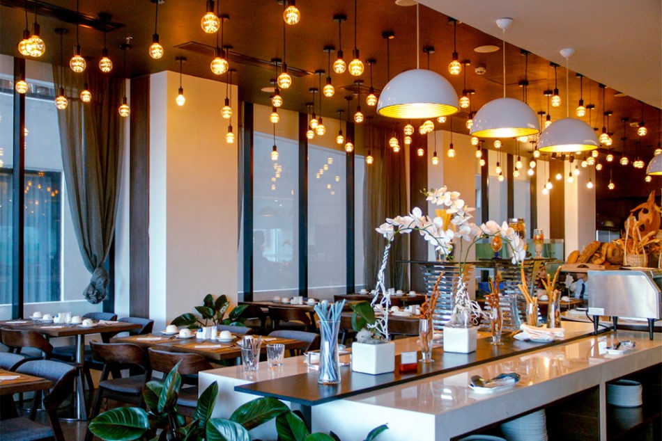 nhà hàng có diện tích lớn và dễ cải tạo