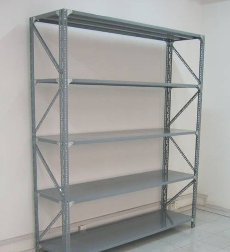 Kệ sắt để chứa hàng là cách quản lý kho hiệu quả