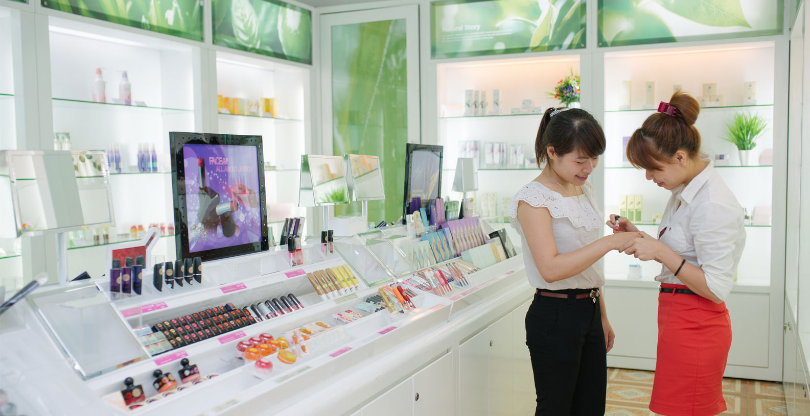 quản lý cửa hàng mỹ phẩm