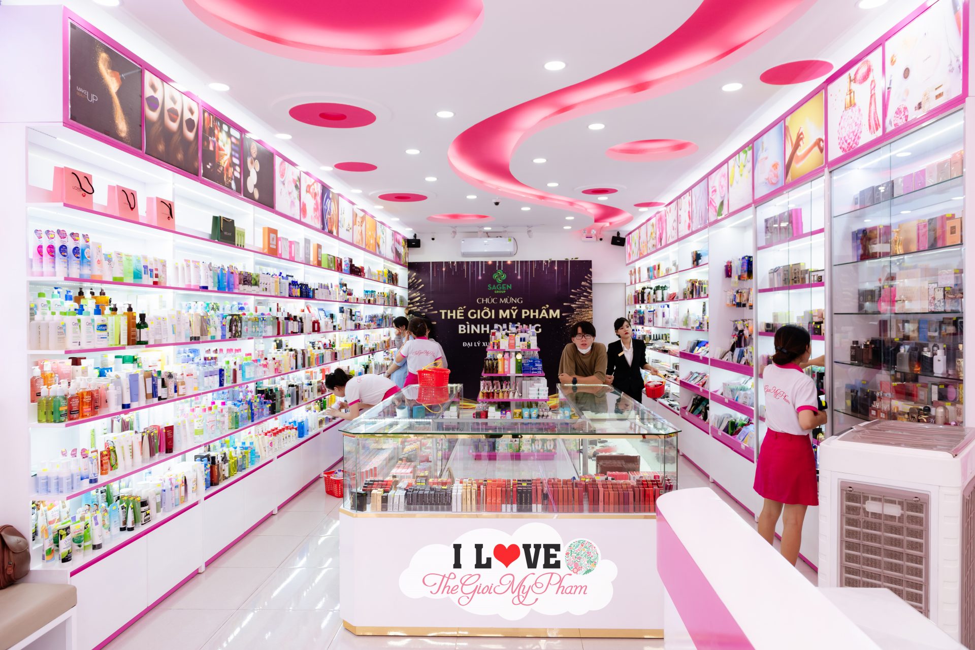 quản lý cửa hàng mỹ phẩm