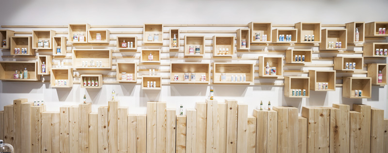 cách trang trí cửa hàng mỹ phẩm